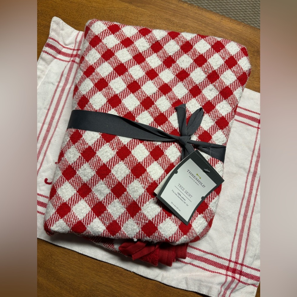 Target Threshold red white gingham check pattern tree skirt NWT 🎄🎄